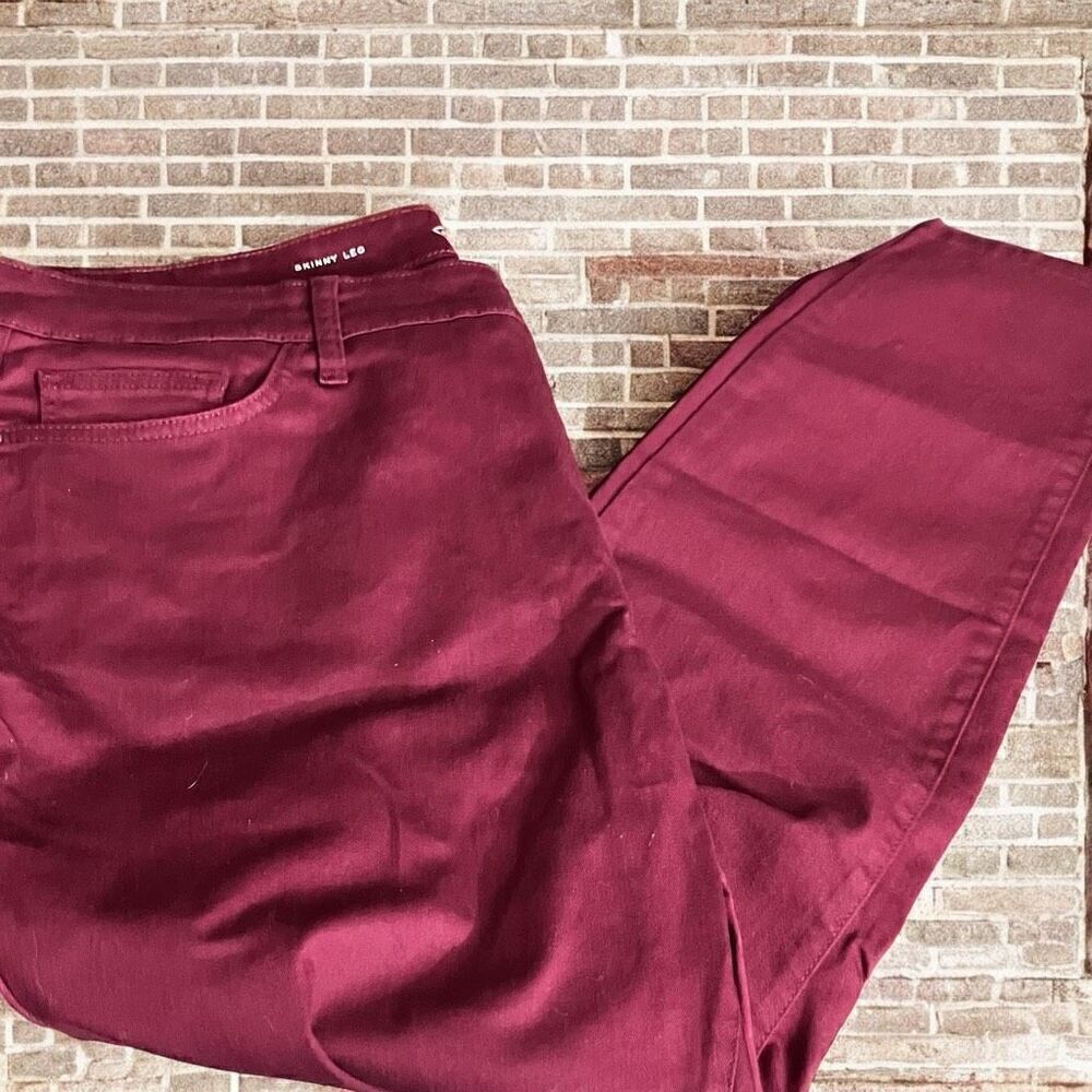 St John’s Bay Burgundy Denim Jeans / SZ: 22 / NWT